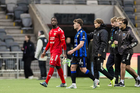 Sirius målvakt Ismael Diawara deppar