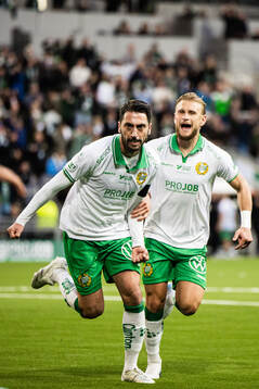 Hammarbys Nahir Besara jublar med Simon Strand