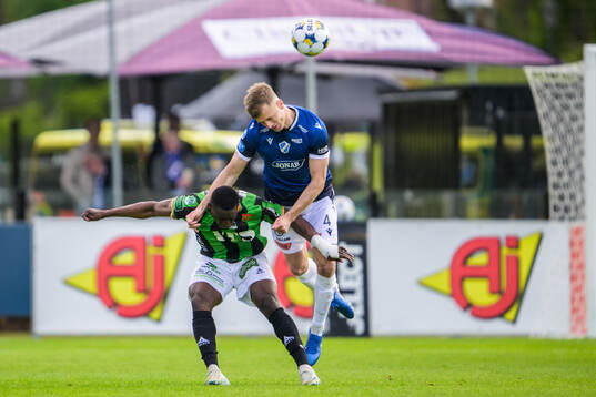 GAISs Ibrahim Diabate och Halmstads Filip Schyberg