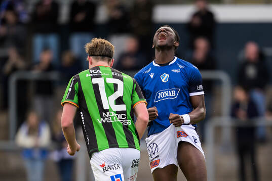 Halmstads Yannick Agnero reagerar