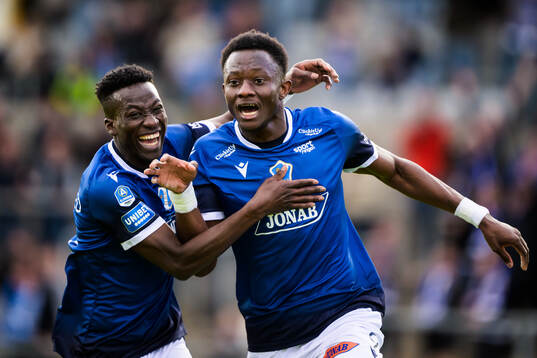 Halmstads Naeem Mohammed och Yannick Agnero jublar