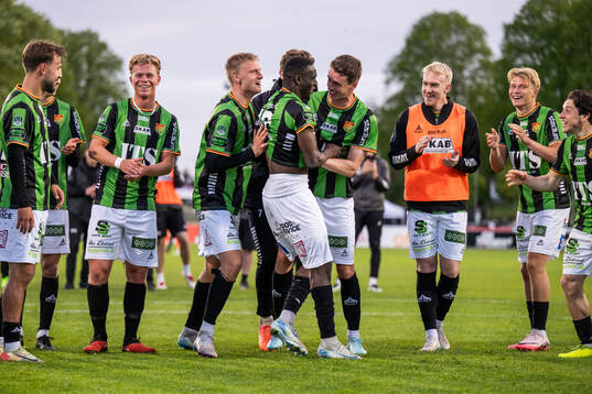 GAIS Joackim Åberg, Ibrahim Diabate och Oskar Ågren jublar