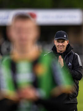 GAIS tränare Fredrik Holmberg jublar