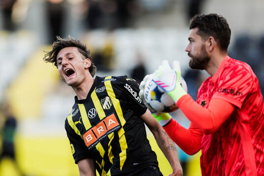 Häckens Silas Andersen och AIKs målvakt Kristoffer