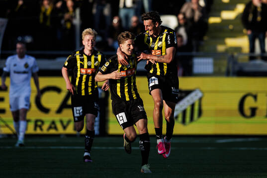 Häckens Samuel Leach Holm och Silas Andersen jublar