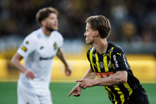 Häckens Samuel Leach Holm jublar