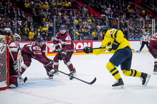 Rasmus Andersson of Sweden scores the 0-1 goal against