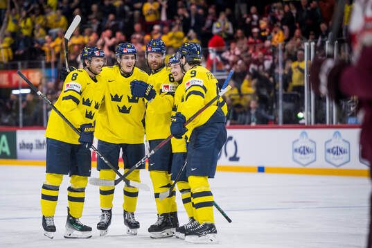 Adam Larsson celebrate with Jonas Brodin, Leo Carlsson and
