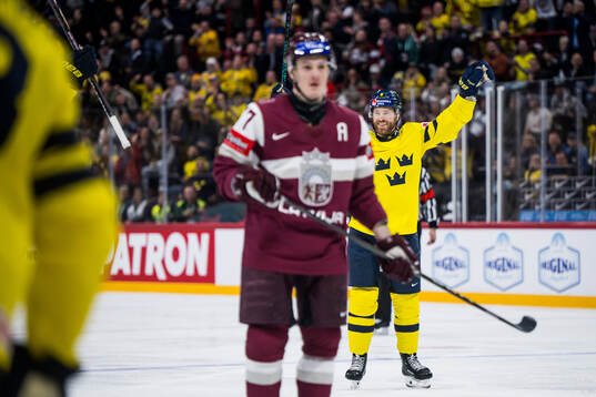 Adam Larsson of Sweden celebrating the 0-4 goal