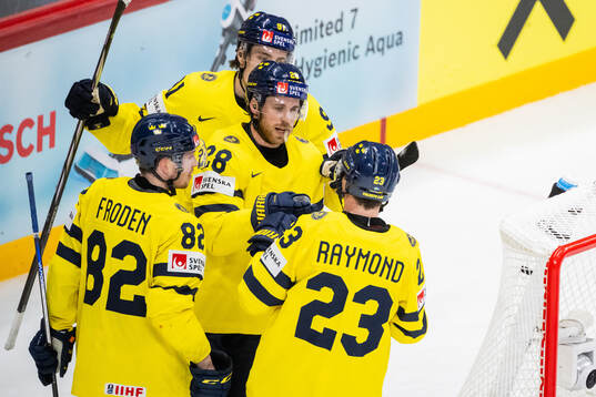 Elias Lindholm of Sweden celebrate