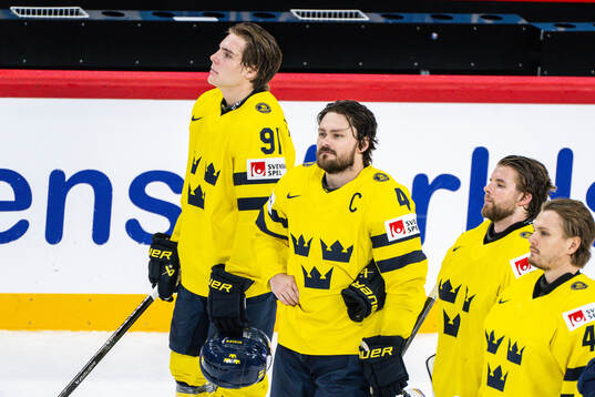 Leo Carlsson and Rasmus Andersson of Sweden celebrate