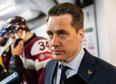 Head coach Sam Hallam of Sweden