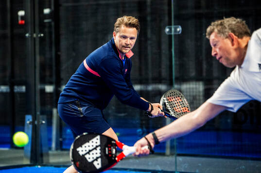 Nicklas Jadeland spelar padel