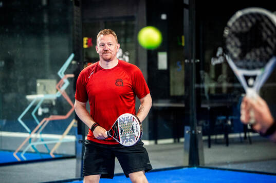 Jesper Mattsson, säljare för Malmö Redhawks, spelar