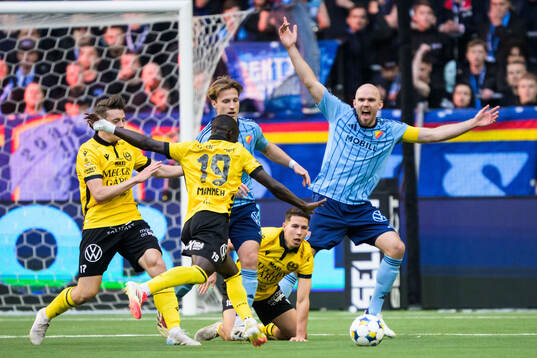 Mjällbys Elliot Stroud, Abdoulie Manneh och Nicklas