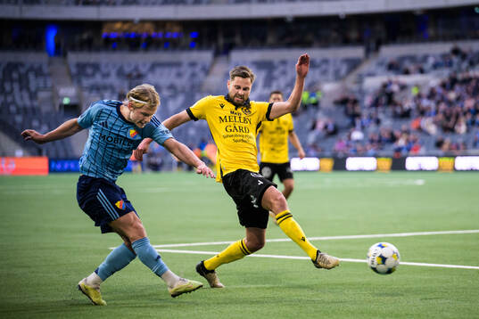 Djurgårdens Tobias Gulliksen och Mjällbys Axel Norén