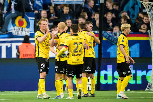 Mjällbys Alexander Johansson jublar