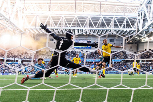 Djurgårdens August Priske Flyger gör 1-1 bakom Mjällbys