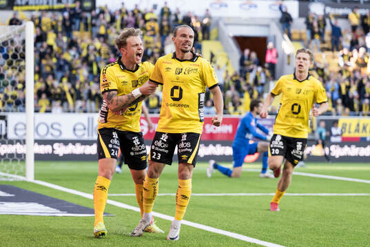Elfsborgs Frederik Ihler och Niklas Hult jublar