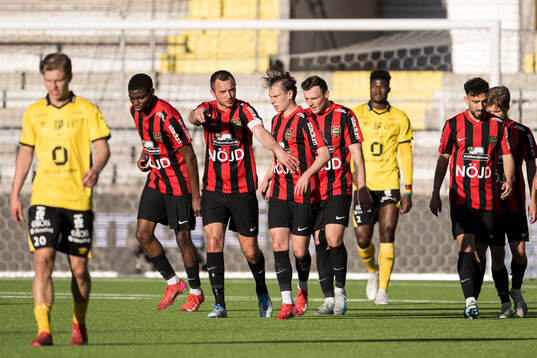 Brommapojkarnas spelare jublar