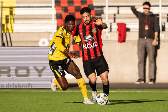 Elfsborgs Terry Yegbe och Brommapojkarnas Daleho Irandust