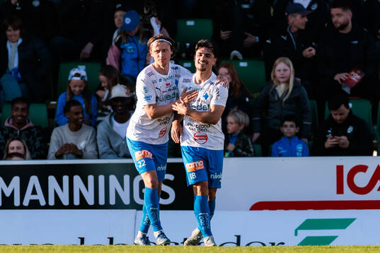Värnamos Mohammad Alsalkhadi och Simon Thern jublar