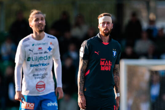 Värnamos Pawel Cibicki och Malmö FFs Pontus Jansson