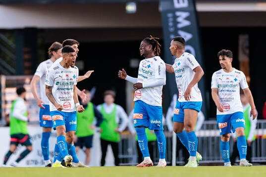 Värnamos Frank Junior Agyei jublar