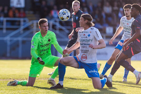 Värnamos målvakt Hugo Keto och Hugo Andersson