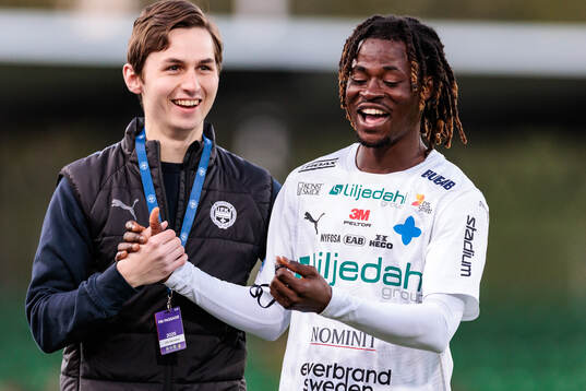Värnamos Frank Junior Agyei jublar