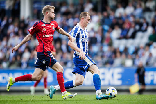 Östers Magnus Christensen och IFK Göteborgs Adam Carlén