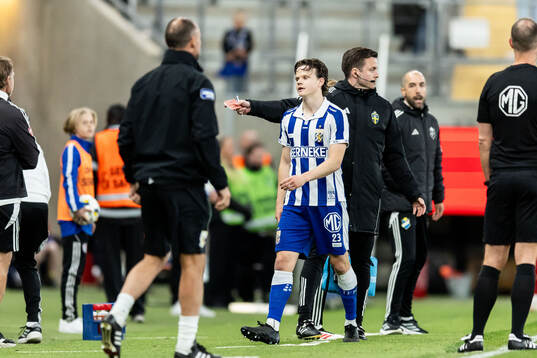 IFK Göteborgs Kolbeinn Thordarson lämnar planen