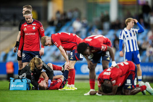 Östers Dennis Olsson och Kingsley Gyamfi har ont