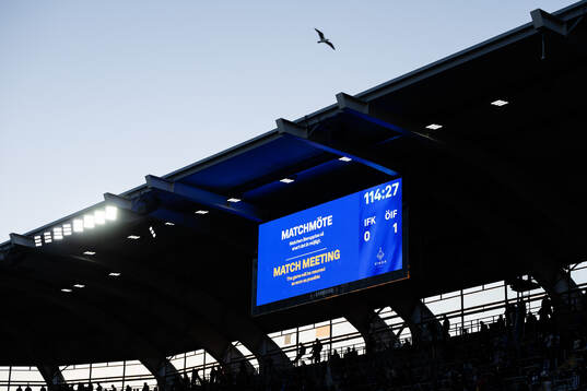 En LED-skärm med information om Matchmöte