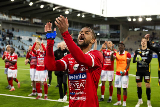 Degerfors Leon Hien jublar