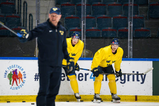Gabriel Carlsson and Mikael Backlund at a practice session