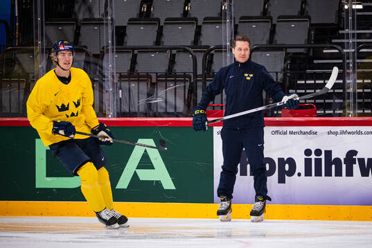 Head coach Sam Hallam and Simon Edvinsson of Sweden at a