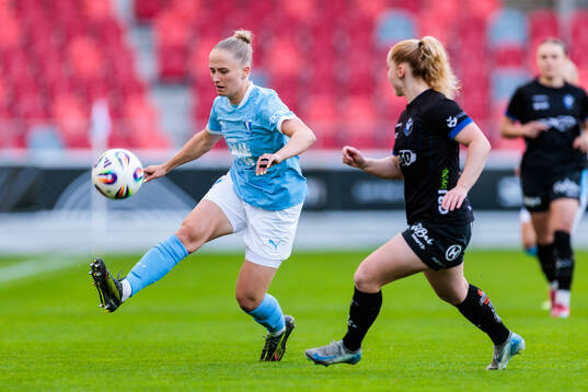 Malmö FFs Tuva Skoog och Växjö DFFs Sophia Redenstrand