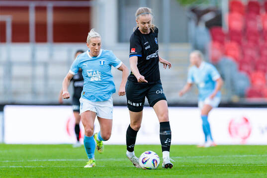 Malmö FFs Mia Persson och Växjö DFFs Elin Nilsson