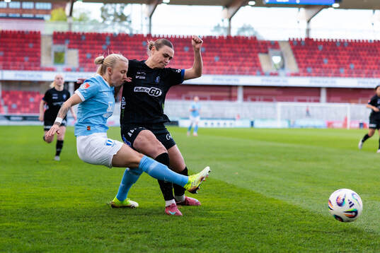 Malmö FFs Nathalie Hoff Persson och Växjö DFFs Maja Bodin