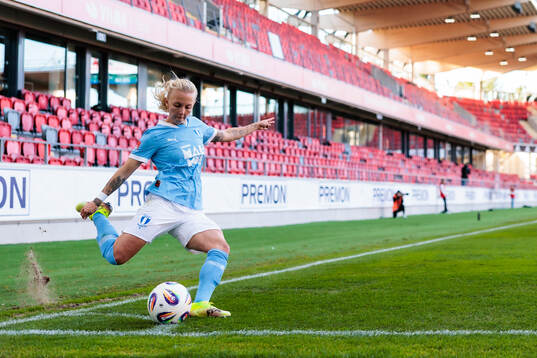 Malmö FFs Nathalie Hoff Persson slår en hörna