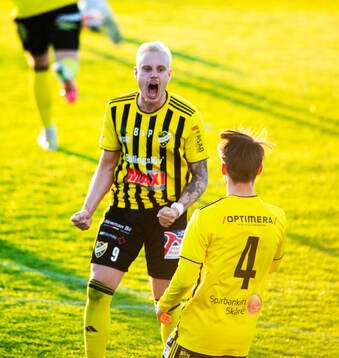 IFK Hässleholms Alexander Sjöström dundrar in 3-3 och
