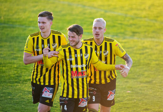IFK Hässleholms Alexander Sjöström dundrar in 3-3 och