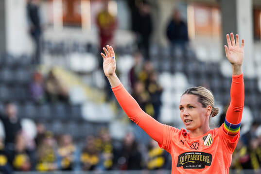 Häckens målvakt Jennifer Falk jublar