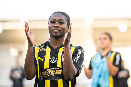 Häckens Monica Jusu Bah jublar