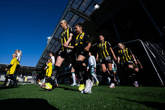 Häckens Lisa Löwing gör entré