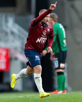 Örgrytes Nicklas Bärkroth jublar