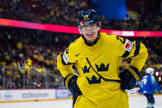 Lucas Raymond of Sweden looks dejected