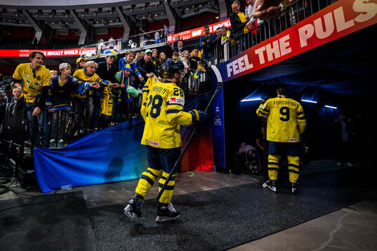 Elias Lindholm of Sweden
