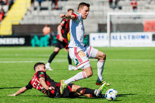 Östersunds Ahmed Bonnah och Sandvikens IFs Daniel